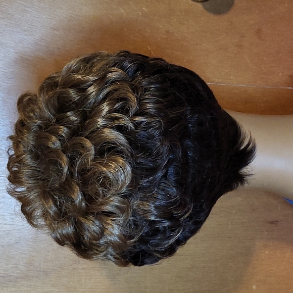 Short Two Tone Curly Wig - Picture 6 of 6